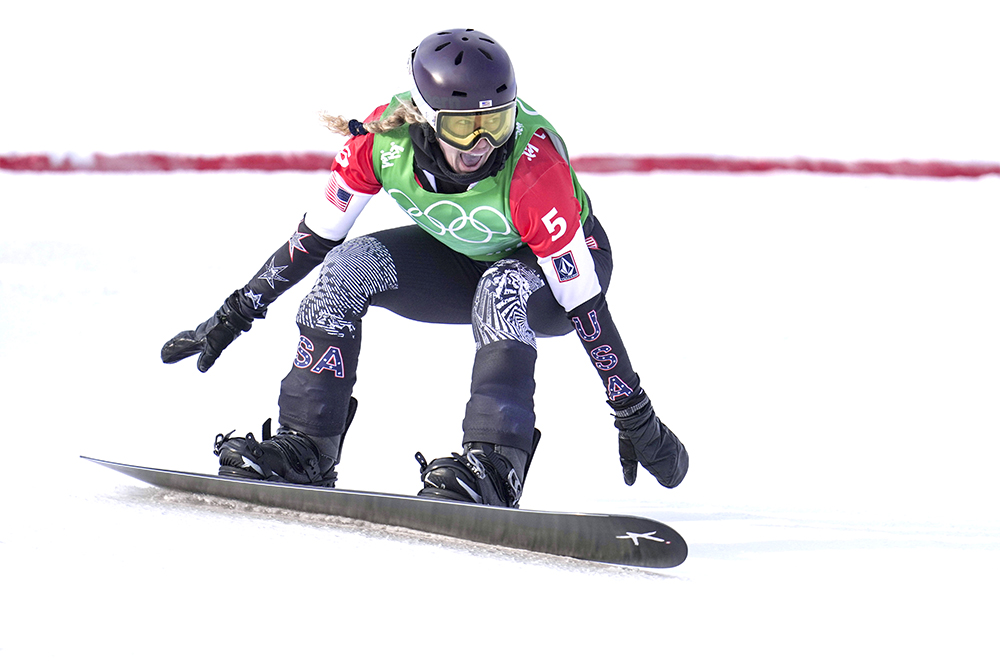 (220209) - ZHANGJIAKOU, Feb. 9, 2022 (Xinhua) - Lindsey Jacobellis of the United States crosses the finish line during the women's snowboard cross final of the Beijing 2022 Winter Olympics at Genting Snow Park in Zhangjiakou, North China's Hebei Province, Feb. 9, 2022.
China Zhangjiakou Women's Snowboarding Cross Final - 09 Feb 2022