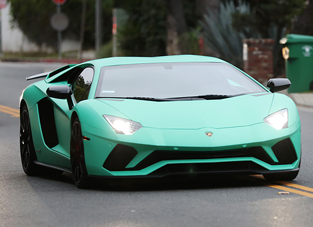 Justin Bieber Showing Off His New Green Wrap In His Lamborghini In Beverly Hills