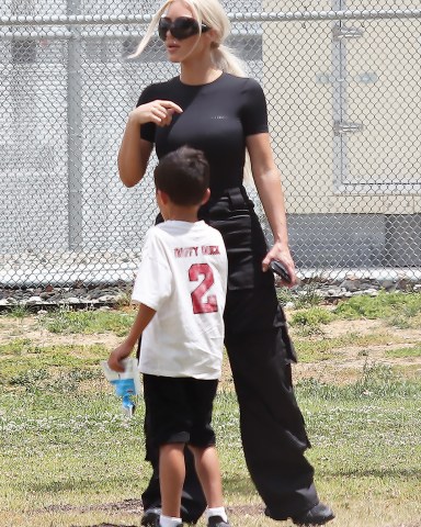 **USE CHILD PIXELATED IMAGES IF YOUR TERRITORY REQUIRES IT**

Kim Kardashian at soccer with son Saint in Los Angeles

Pictured: Kim Kardashian
Ref: SPL5310356 150522 NON-EXCLUSIVE
Picture by: SplashNews.com

Splash News and Pictures
USA: +1 310-525-5808
London: +44 (0)20 8126 1009
Berlin: +49 175 3764 166
photodesk@splashnews.com

World Rights, No France Rights, No Italy Rights, No Japan Rights