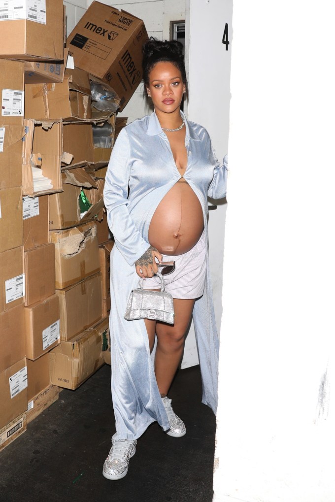 Rihanna Shows Off Her Pregnant Belly In Beverly Hills