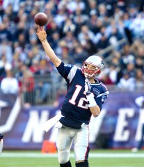 American Football - NFL - New England Patriots vs Buffalo Bills New England Patriots quarterback Tom Brady (12) in action United States Foxboro
NFL: JAN 01 Bills at Patriots