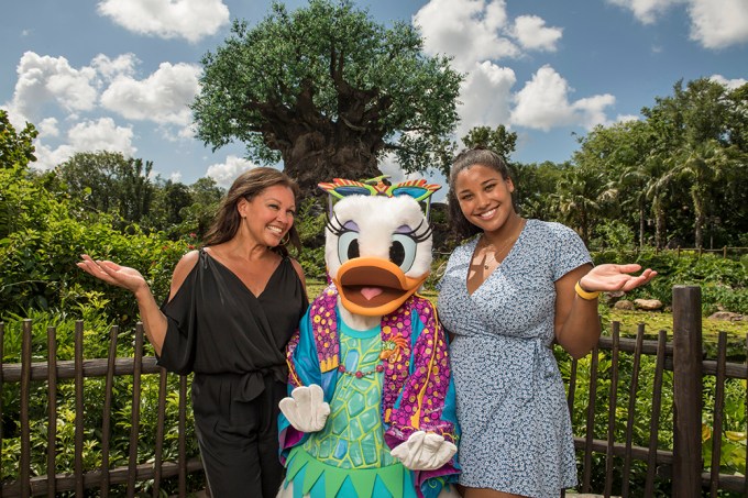 Vanessa Williams Rocks Twinning Poses With Daughter Sasha