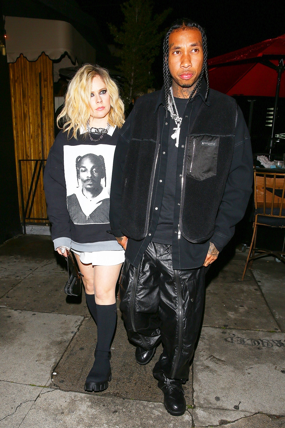 Avril Lavigne Tyga Hold Hands Bday