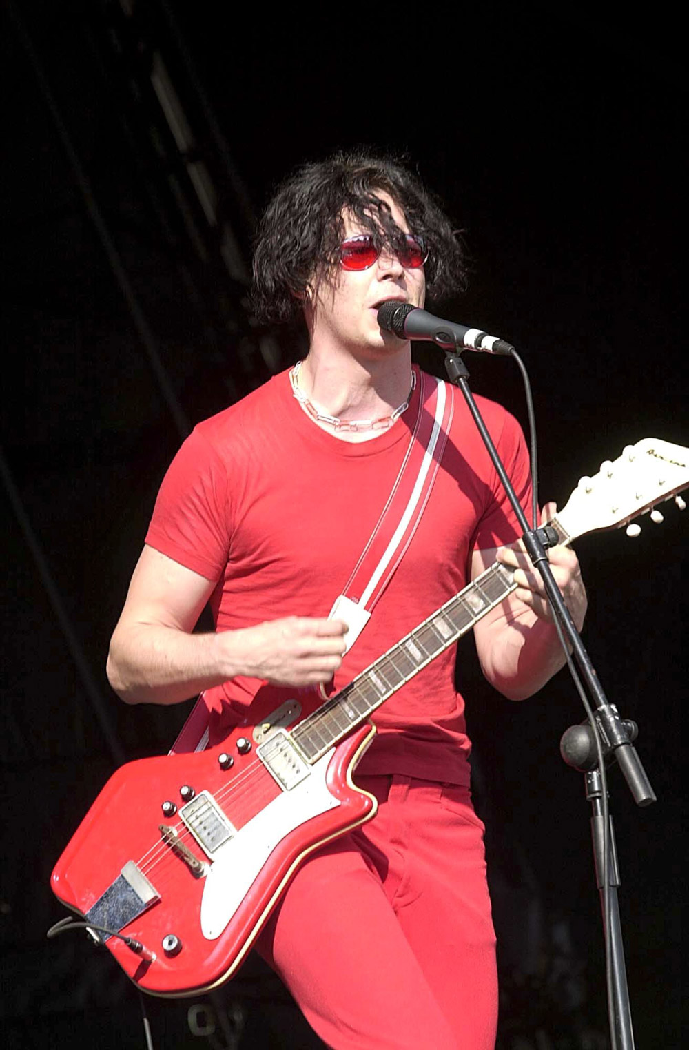 JACK WHITE OF WHITE STRIPES
GIG ON THE GREEN, GLASGOW, SCOTLAND, BRITAIN - 25 AUG 2002