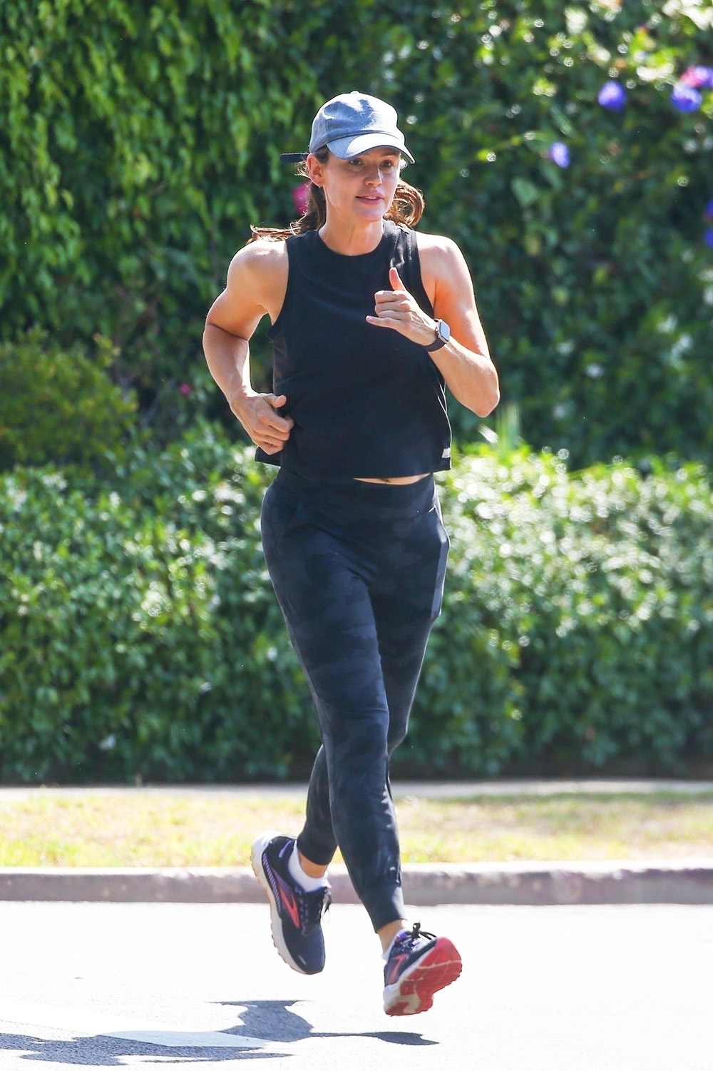 Jennifer Garner Makeup Free Jog BG