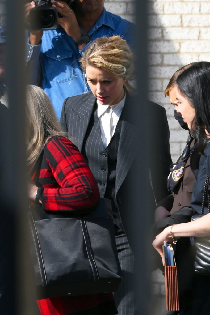 Amber Heard Leaves Court