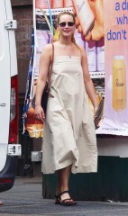 New York, NY  - Jennifer Lawrence takes some time away from being a new mom to work on her tan as she steps out with a small umbrella after spending an hour at a tanning salon in the West Village Neighborhood.

Pictured: Jennifer Lawrence

BACKGRID USA 1 AUGUST 2022 

BYLINE MUST READ: BrosNYC / BACKGRID

USA: +1 310 798 9111 / usasales@backgrid.com

UK: +44 208 344 2007 / uksales@backgrid.com

*UK Clients - Pictures Containing Children
Please Pixelate Face Prior To Publication*