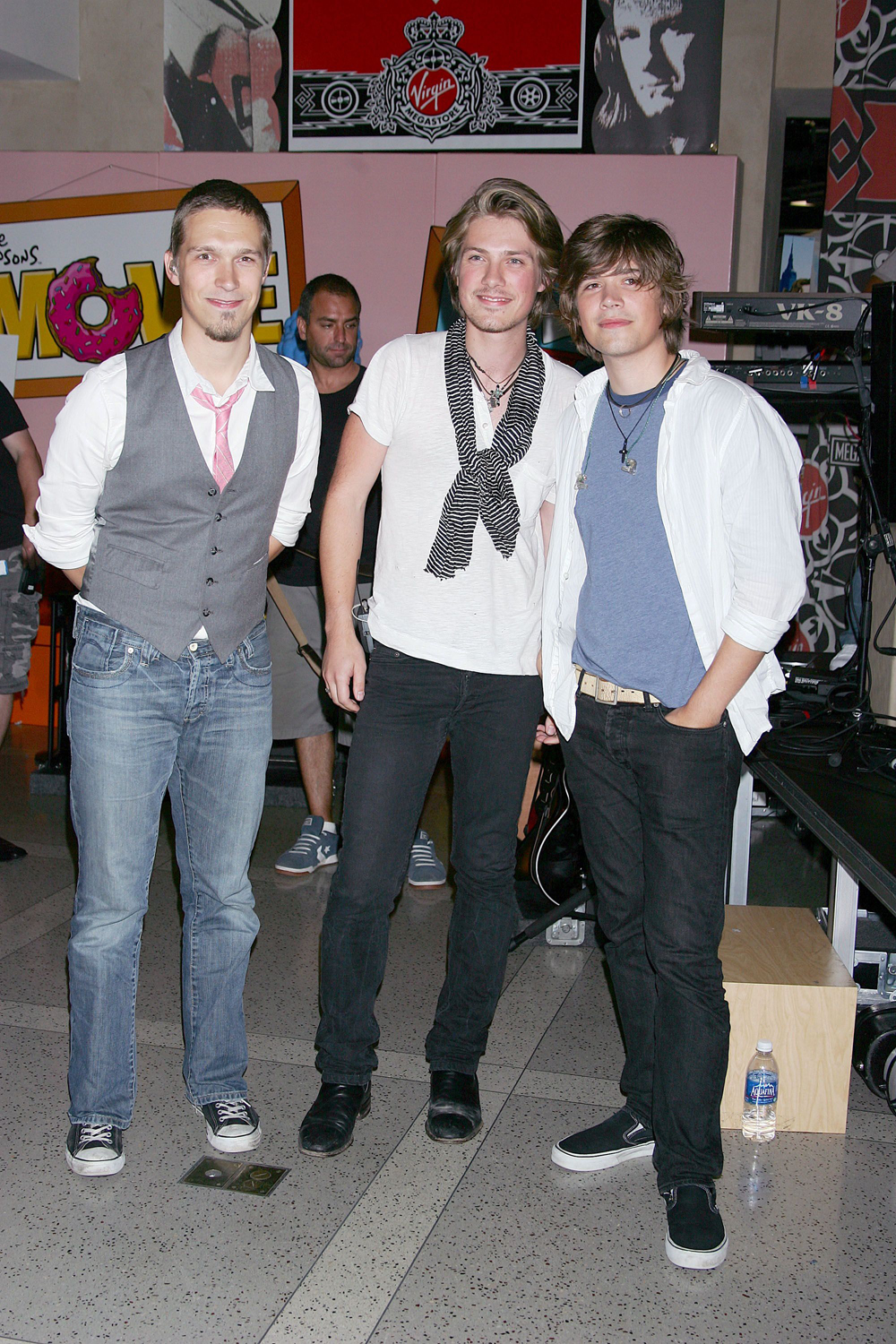 Isaac Hanson, Taylor Hanson and Zac Hanson
Hanson promoting new CD 'The Walk' at Virgin Megastore, New York, America - 24 Jul 2007
July 24, 2007 - New York City.

Isaac Hanson, Taylor Hanson and Zac Hanson of Hanson promote their new album, 'The Walk' at Virgin Megastore in New York City.

Photo ® Henry Lamb/Photowire/BEImages