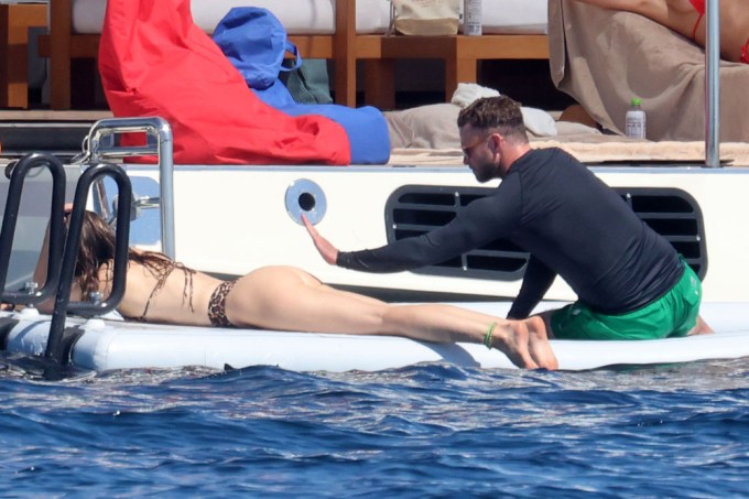 Jessica Biel Sunbathes With Justin Timberlake in Italy