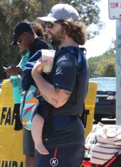 Jack Osbourne, Andy Rose Osbourne
Jack Osbourne out and about, Los Angeles, USA - 03 Jul 2016
Jack Osbourne and baby Andy Rose Osbourne at the farmers market in Malibu