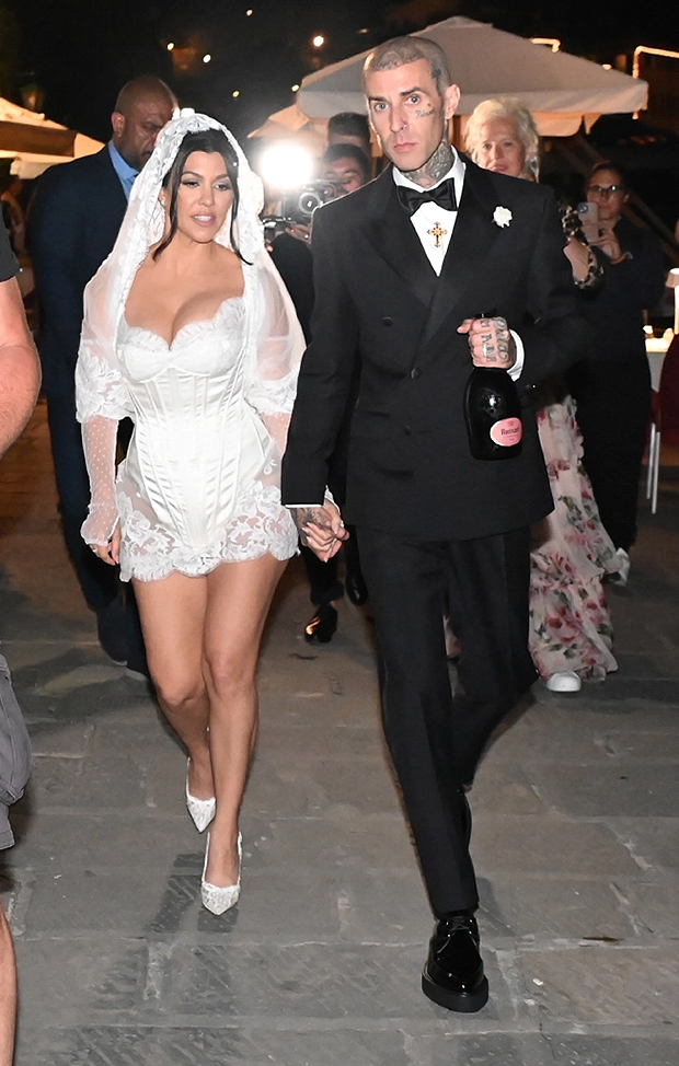 Travis Barker Kourtney Kardashian Itlay