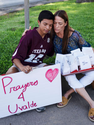 Mourners Ulvade Texas