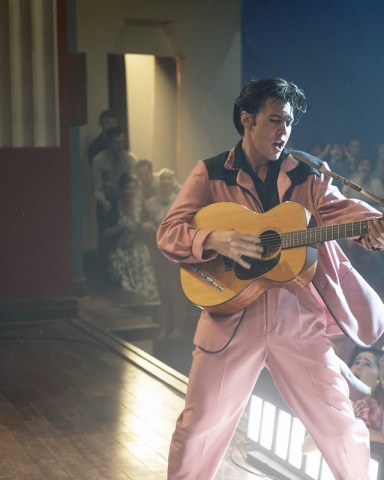 ELVIS, Austin Butler as Elvis Presley, 2022.  ph: Hugh Stewart /© Warner Bros. / Courtesy Everett Collection