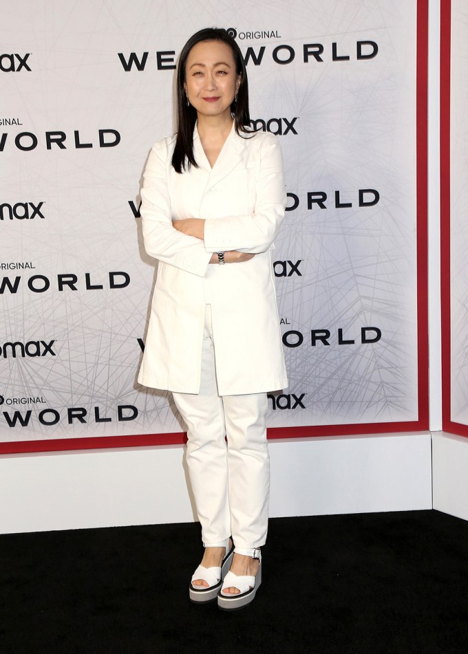 Min Jin Lee Dons An All-White Outfit