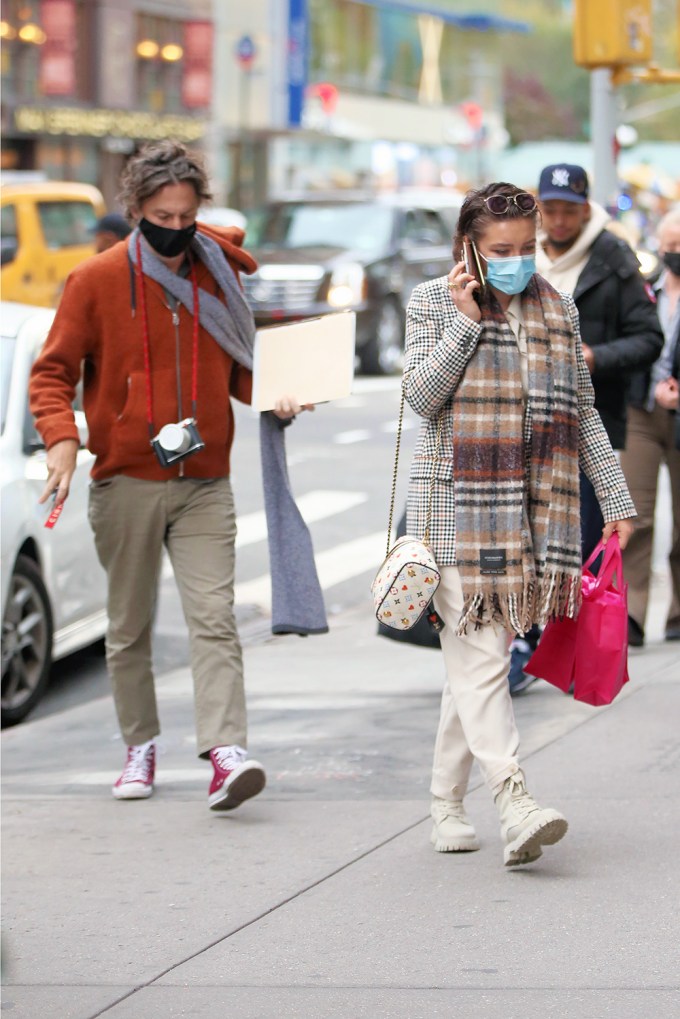 Florence Pugh & Zach Braff Shop For Jewelry