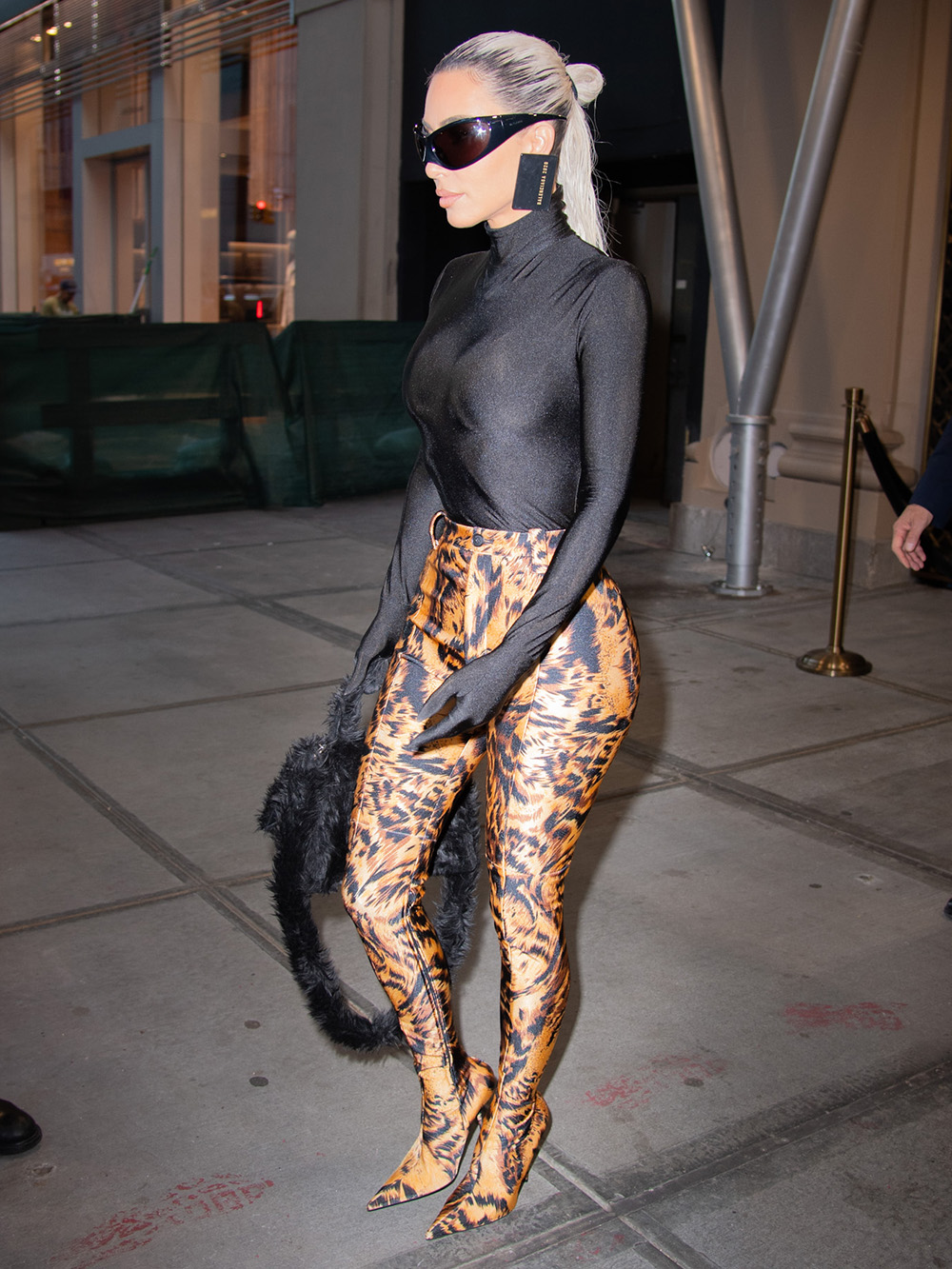 Kim Kardashian Leaving Her New York City Hotel And Then Arrives At Good Morning America