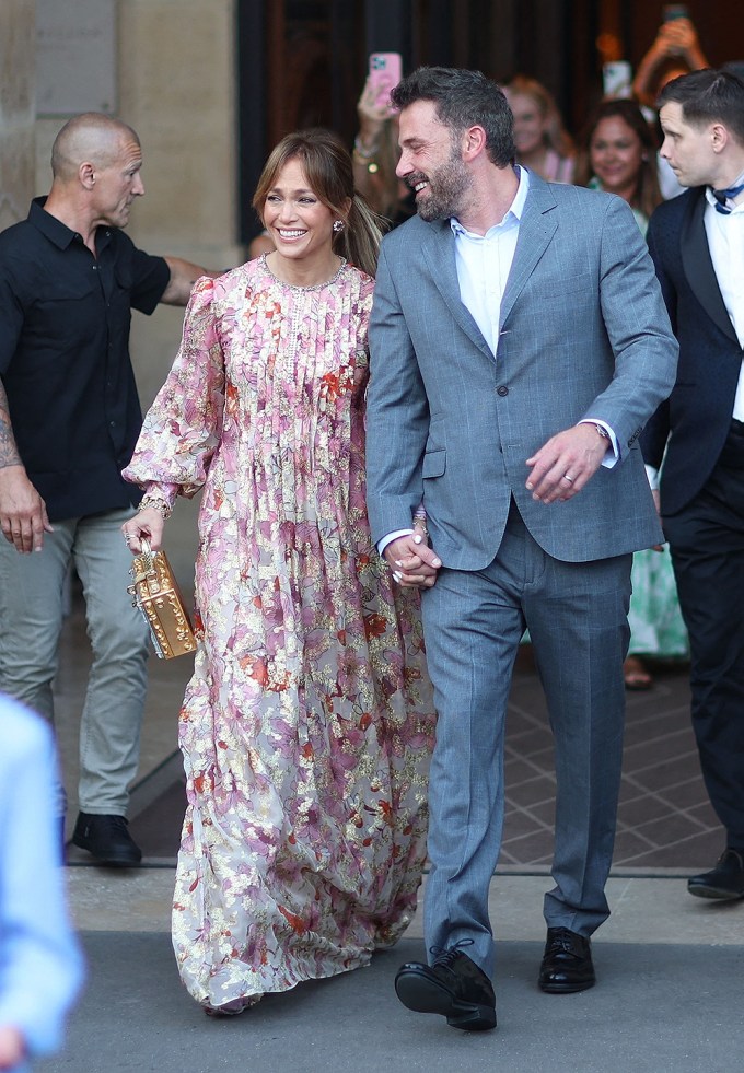 Jennifer Lopez & Ben Affleck At Dinner in Paris