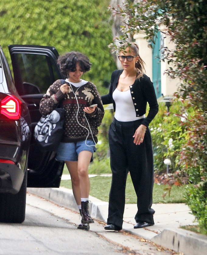 Jennifer Lopez & Emme outside Jennifer Garner’s house