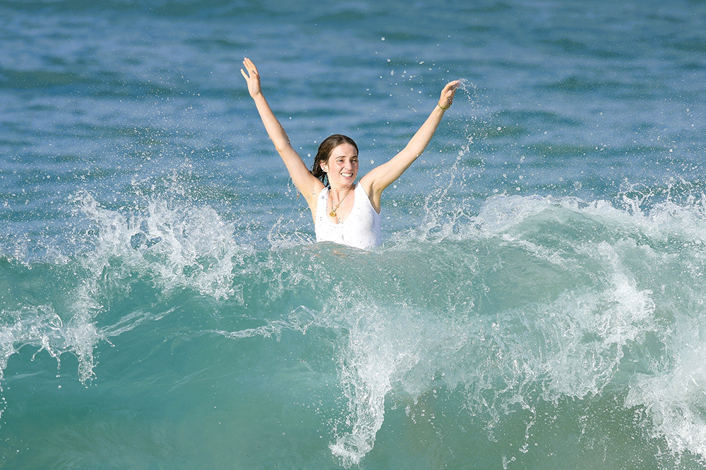 EXCLUSIVE: Stranger Things star Maya Hawke bodysurfing in St Barths. The actress, 24, is the daughter of famous former couple Uma Thurman and Ethan Hawke. 26 Dec 2022 Pictured: Maya Hawke. Photo credit: Spread Pictures / MEGA TheMegaAgency.com +1 888 505 6342 (Mega Agency TagID: MEGA928801_025.jpg) [Photo via Mega Agency]