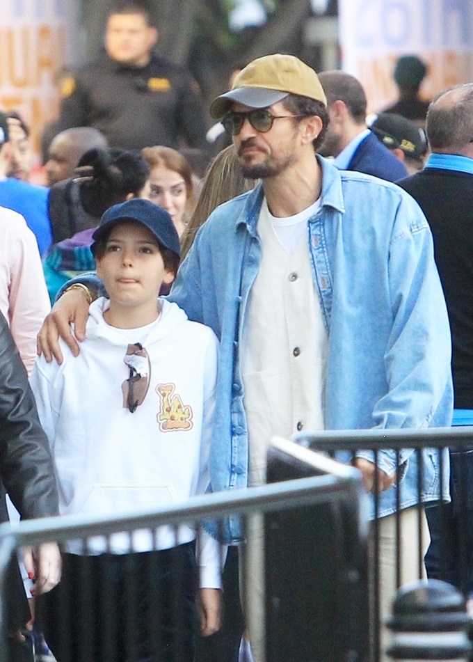 Orlando Bloom Son Lakers Game BG