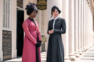 Persuasion. (L to R) Nikki Amuka-Bird as Lady Russell, Dakota Johnson as Anne Elliot in Persuasion. Cr. Nick Wall/Netflix © 2022