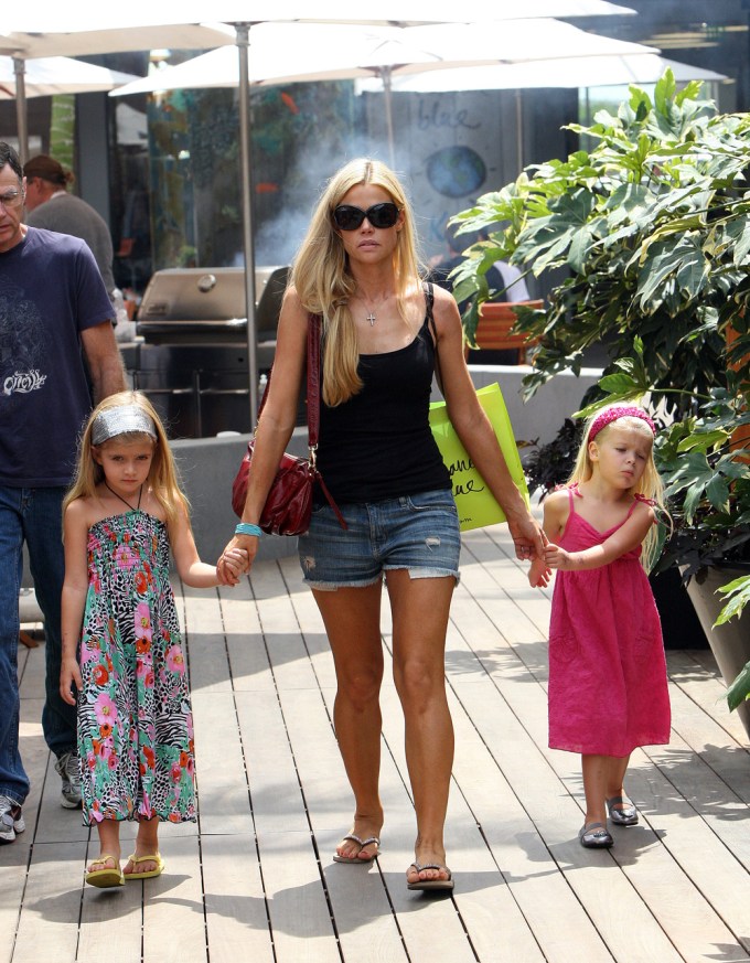 Sami Sheen with her sister Lola & mom Denise Richards