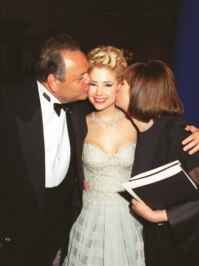 Paul Sorvino & Wife Kiss Daughter Mira In 1996