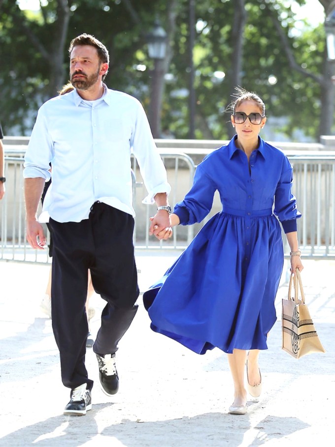 Ben Affleck & Jennifer Lopez Hold Hands At The Louvre