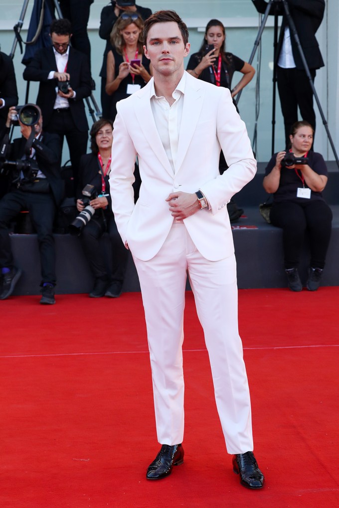 Nicholas Hoult Cuts A Dapper Figure At ‘Bones & All’ Premiere