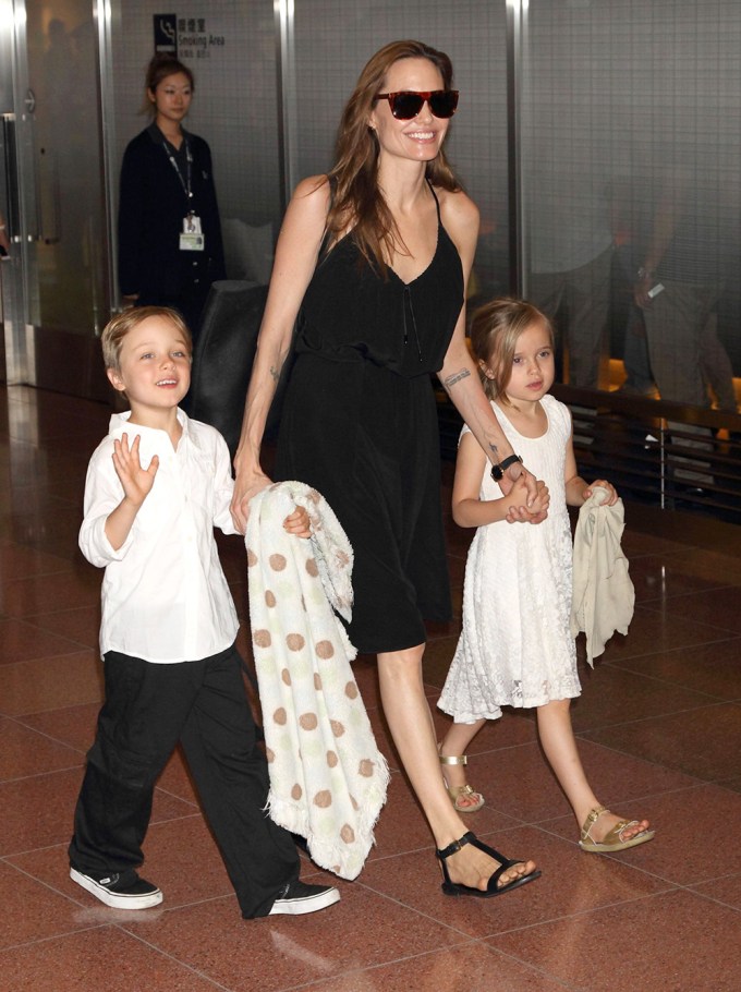 Angelina Jolie & Twins In Tokyo