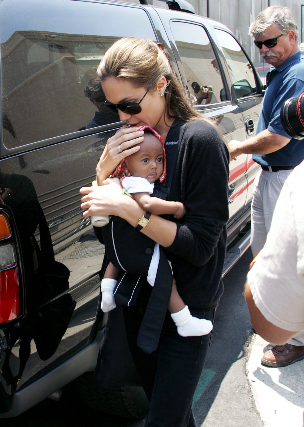 Angelina Jolie goes shopping with baby Zahara Marley.
ANGELINA JOLIE OUT AND ABOUT IN CALIFORNIA, AMERICA - 20 JUL 2005