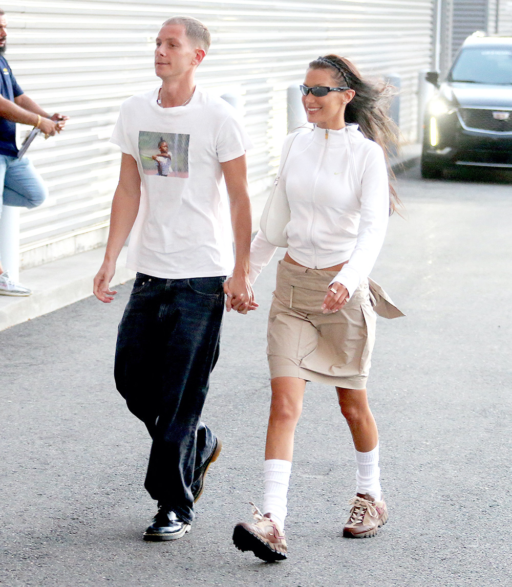 Model Gigi Hadid arriving at The US Open to attend the game between Serena Williams and Anett Kontaveit at the second round of US Open in New York City, NY, USA on August 31, 2022. 

Photo by Dylan Travis/ABACAPRESS.COM

Pictured: Marc Kalman,Bella Hadid
Ref: SPL5336757 310822 NON-EXCLUSIVE
Picture by: Dylan Travis/AbacaPress / SplashNews.com

Splash News and Pictures
USA: +1 310-525-5808
London: +44 (0)20 8126 1009
Berlin: +49 175 3764 166
photodesk@splashnews.com

United Arab Emirates Rights, Australia Rights, Bahrain Rights, Canada Rights, Greece Rights, India Rights, Israel Rights, South Korea Rights, New Zealand Rights, Qatar Rights, Saudi Arabia Rights, Singapore Rights, Thailand Rights, Taiwan Rights, United Kingdom Rights, United States of America Rights