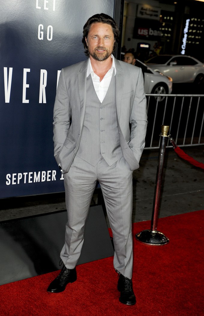 Martin Henderson Looks Handsome In Gray
