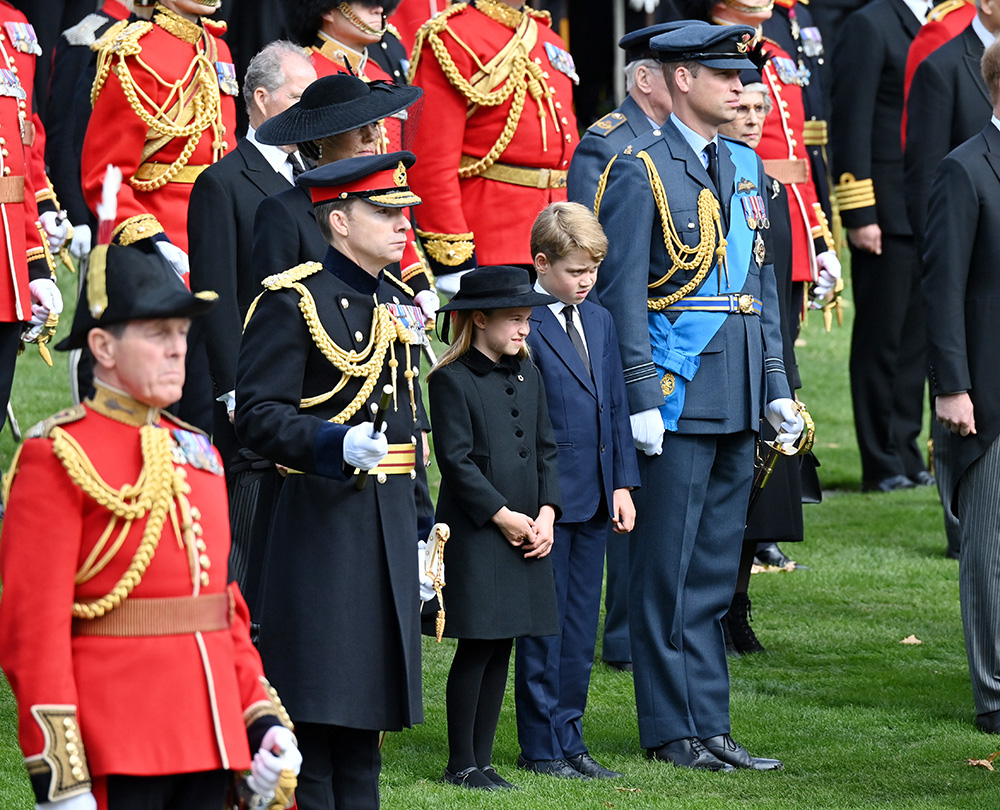 The State Funeral of Her Majesty The Queen, Gun Carriage Procession, Wellington Roundabout, London, UK - 19 Sep 2022