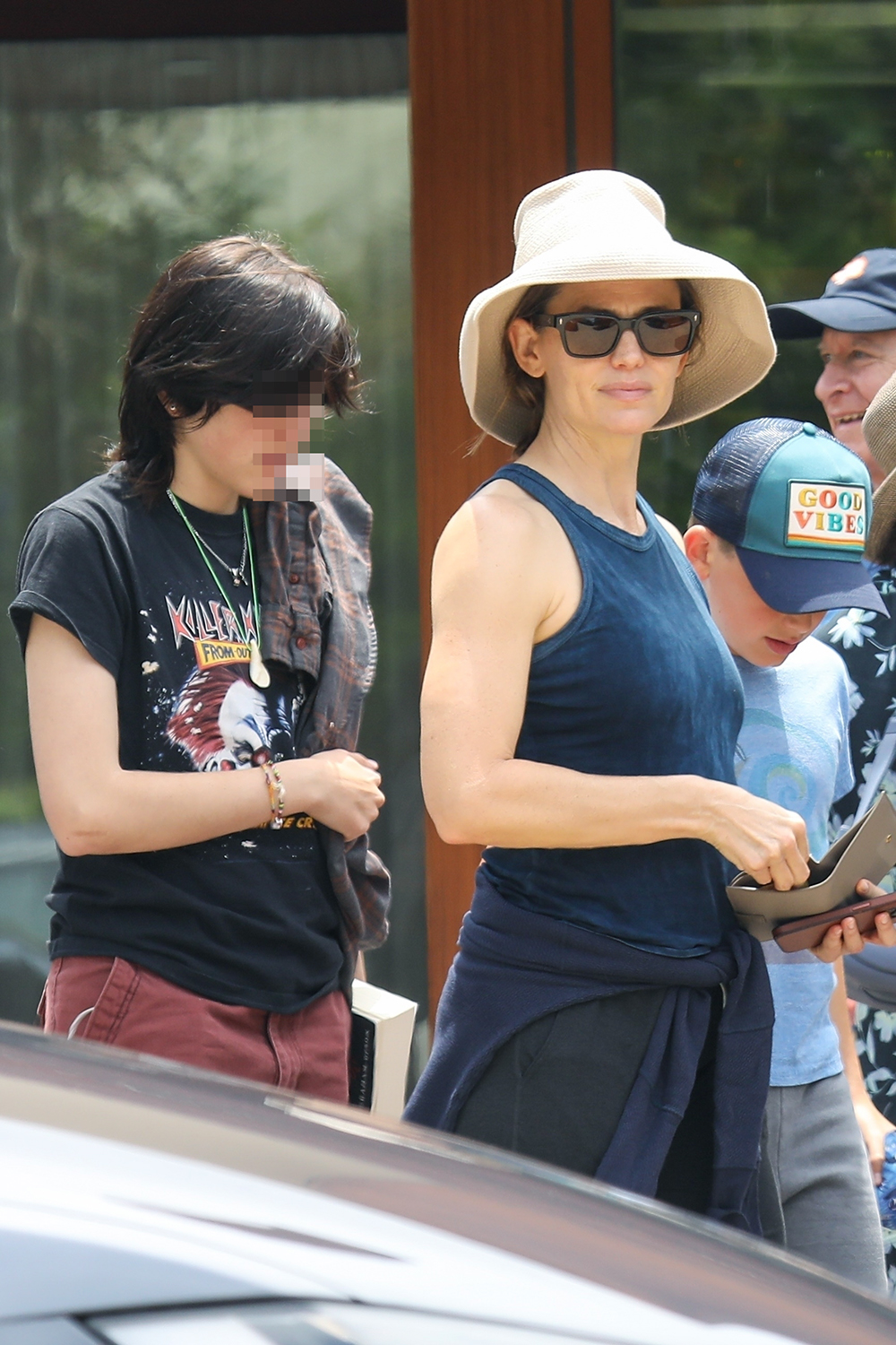 *EXCLUSIVE* Jennifer Garner treats her kids to brunch overlooking the ocean at Soho House