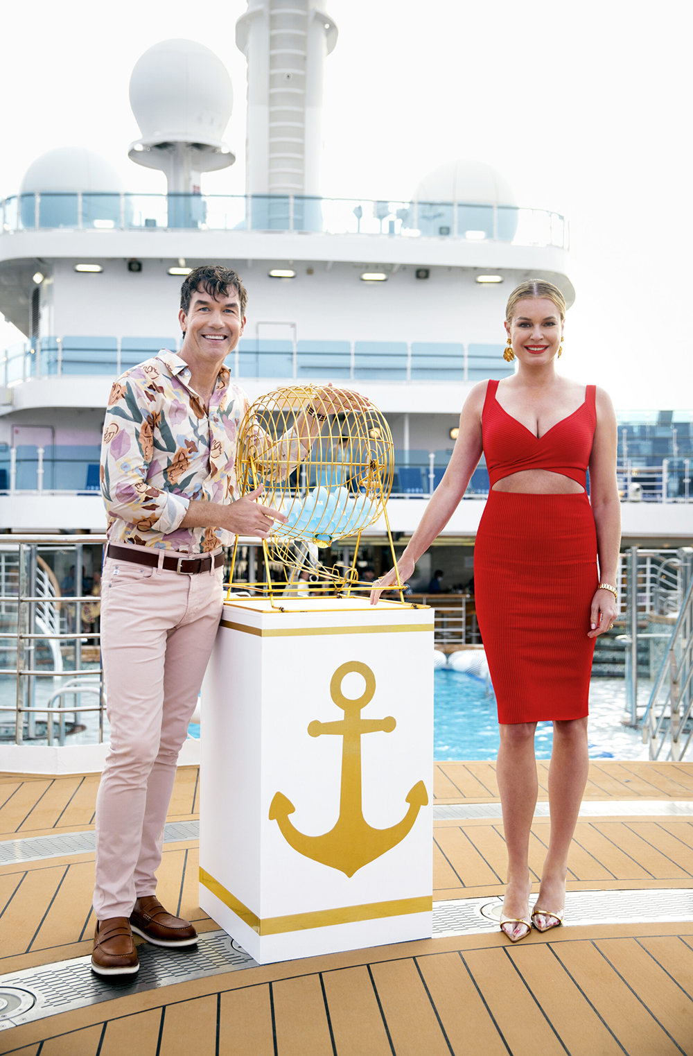 Jerry O'Connell and Rebecca Romijn, hosts of the CBS original series THE REAL LOVE BOAT, scheduled to air on the CBS Television Network. -- Photo: Sara Mally/CBS ©2022 CBS Broadcasting, Inc. All Rights Reserved.