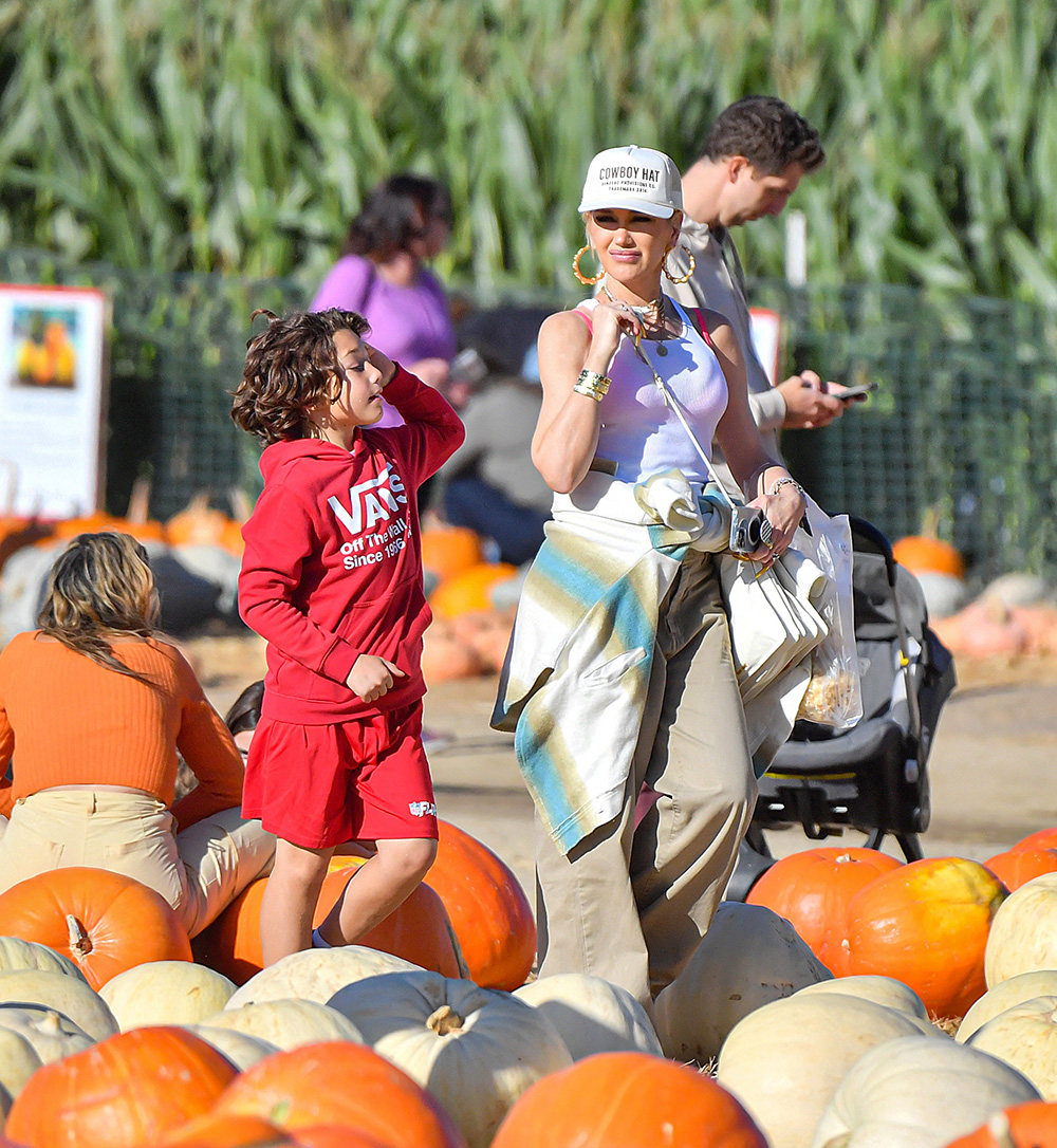 EXCLUSIVE: Gwen Stefani Took Her Boys Kingston, Zuma, & Apollo To The Pumpkin Patch At Underwood Farm In Moorpark, CA. The No Doubt Singer Stood Out In Her Fashionable Trademark OC Style As She Enjoyed The Harvest Festivities With Her Boys and Her Extended Family Including Her Parents, Her Two Brothers, And Their Kids. The Family Was Seen Enjoying Some Ice Cream And Tractor Trailer Rides. The 'I'm Just A Girl' Singer Was Also Seen Enjoying Herself As She Took Selfies And Wore Khaki Pants Along With Her Trademark Tank Top Under An Oversized Plaid Shirt and A Hat That Said 'Cowboy Hat'. Her Oldest Son Kingston Looked To Be Getting Older And Taller And Also Brought Along His Girlfriend. 23 Oct 2022 Pictured: Gwen Stefani Took Her Boys Kingston, Zuma, & Apollo To The Pumpkin Patch At Underwood Farm In Moorpark, CA. The No Doubt Singer Stood Out In Her Fashionable Trademark OC Style As She Enjoyed The Harvest Festivities With Her Boys and Her Extended Family Including Her Parents, Her Two Brothers, And Their Kids. The Family Was Seen Enjoying Some Ice Cream And Tractor Trailer Rides. The 'I'm Just A Girl' Singer Was Also Seen Enjoying Herself As She Took Selfies And Wore Khaki Pants Along With Her Trademark Tank Top Under An Oversized Plaid Shirt and A Hat That Said 'Cowboy Hat'. Her Oldest Son Kingston Looked To Be Getting Older And Taller And Also Brought Along His Girlfriend. Photo credit: @CelebCandidly / MEGA TheMegaAgency.com +1 888 505 6342 (Mega Agency TagID: MEGA910784_001.jpg) [Photo via Mega Agency]