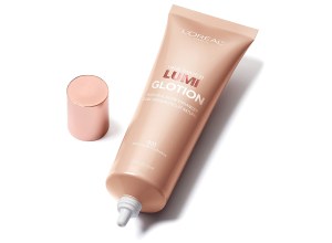 A tube of L'Oreal Lumi Glotion