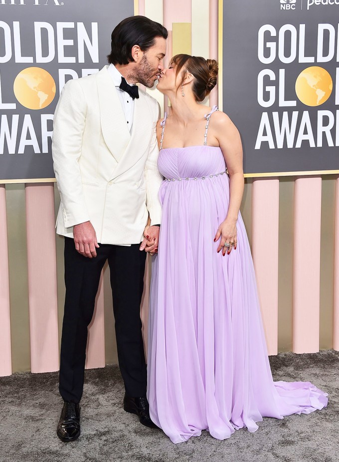 Kaley Cuoco & Tom Pelphrey share a kiss