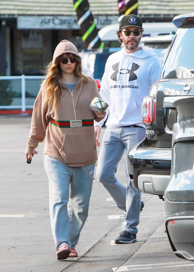 Kaley Cuoco & Tom Pelphrey On A Lunch Date