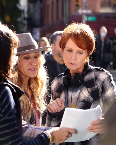 Cynthia Nixon directs Sarah Jessica Parker on the set of 'And Just Like That' in New York City, NY, USA.

Pictured: Sarah Jessica Parker,Cynthia Nixon
Ref: SPL5499309 021122 NON-EXCLUSIVE
Picture by: Christopher Peterson / SplashNews.com

Splash News and Pictures
USA: +1 310-525-5808
London: +44 (0)20 8126 1009
Berlin: +49 175 3764 166
photodesk@splashnews.com

World Rights