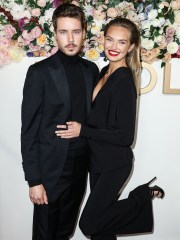 HOLLYWOOD, LOS ANGELES, CALIFORNIA, USA - NOVEMBER 15: 3rd Annual #REVOLVEawards 2019 held at Goya Studios on November 15, 2019 in Hollywood, Los Angeles, California, United States. 15 Nov 2019 Pictured: Laurens van Leeuwen, Romee Strijd. Photo credit: Xavier Collin/Image Press Agency / MEGA TheMegaAgency.com +1 888 505 6342 (Mega Agency TagID: MEGA550319_098.jpg) [Photo via Mega Agency]