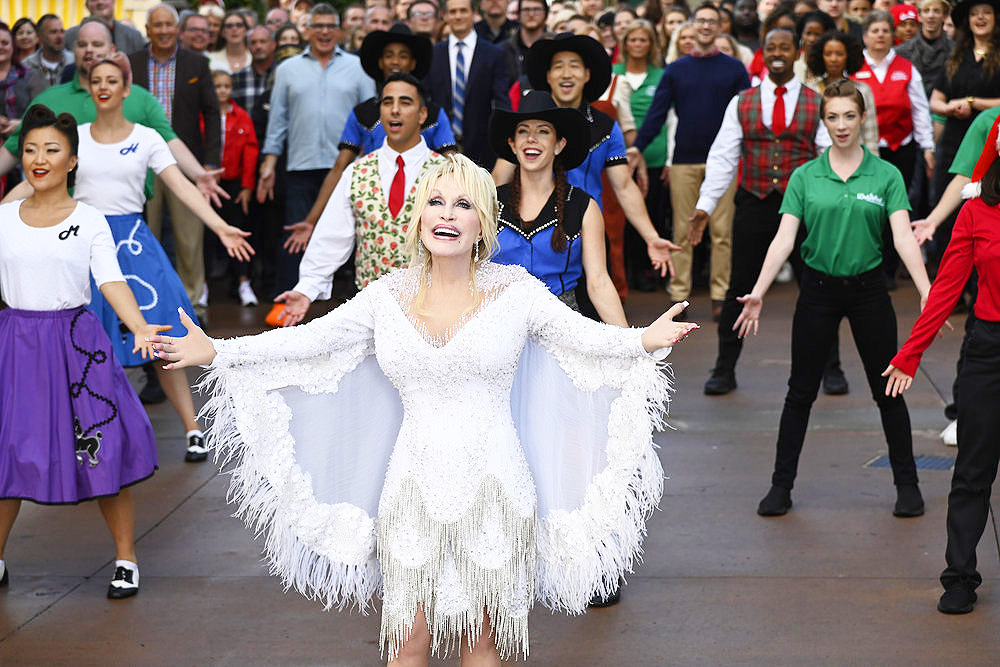 DOLLY PARTON'S MOUNTAIN MAGIC CHRISTMAS -- Pictured: Dolly Parton as herself -- (Photo by: Katherine Bomboy/NBC)