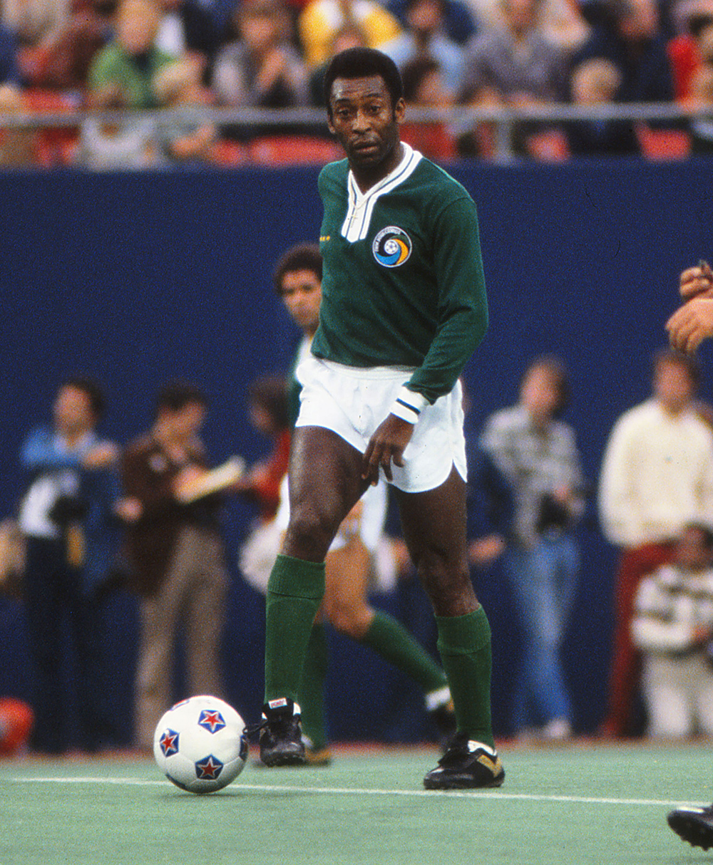 Football Pele (Cosmos) on the ball Pele's farewell game Cosmos v Santos Giants Stadium New York 01/10/1977 Cosmos 2 Santos 1 - Pele's Final Game
Sport