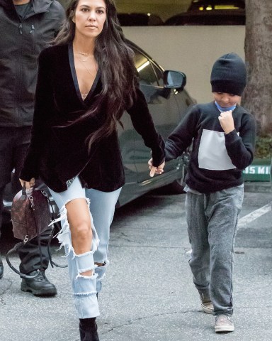 Kourtney Kardashian takes son Mason to class in Los Angeles, CA

Pictured: Kourtney Kardashian and Mason Disick,Kourtney Kardashian
Mason Disick
Ref: SPL1420438 100117 NON-EXCLUSIVE
Picture by: SplashNews.com

Splash News and Pictures
USA: +1 310-525-5808
London: +44 (0)20 8126 1009
Berlin: +49 175 3764 166
photodesk@splashnews.com

World Rights