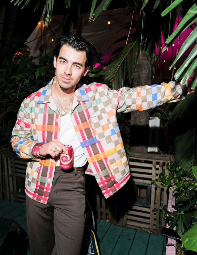 Ohza Introduces Fizzy Sangria, By Joe Jonas