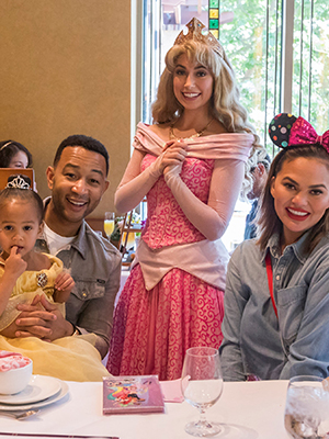 Chrissy Teigen John Legend