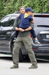 Los Angeles, CA  - *EXCLUSIVE*  - Cub Scout leader Ashton Kutcher takes his son Dimitri to their den meeting in Los Angeles. Ashton had fun letting Dimitri hang upside down as he said goodbye to his friends.

Pictured: Ashton Kutcher

BACKGRID USA 2 JUNE 2023 

BYLINE MUST READ: BACKGRID

USA: +1 310 798 9111 / usasales@backgrid.com

UK: +44 208 344 2007 / uksales@backgrid.com

*UK Clients - Pictures Containing Children
Please Pixelate Face Prior To Publication*