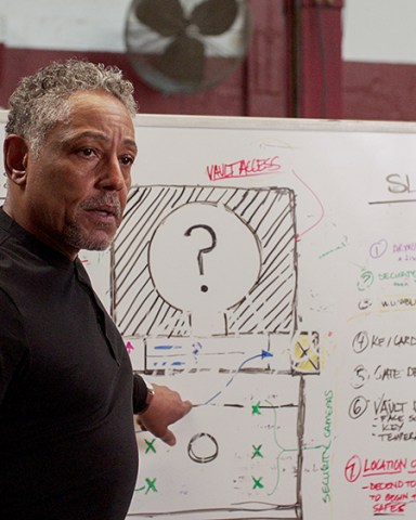 Kaleidoscope. Giancarlo Esposito as Leo Pap in episode “Blue” of Kaleidoscope. Cr. Courtesy of Netflix © 2022