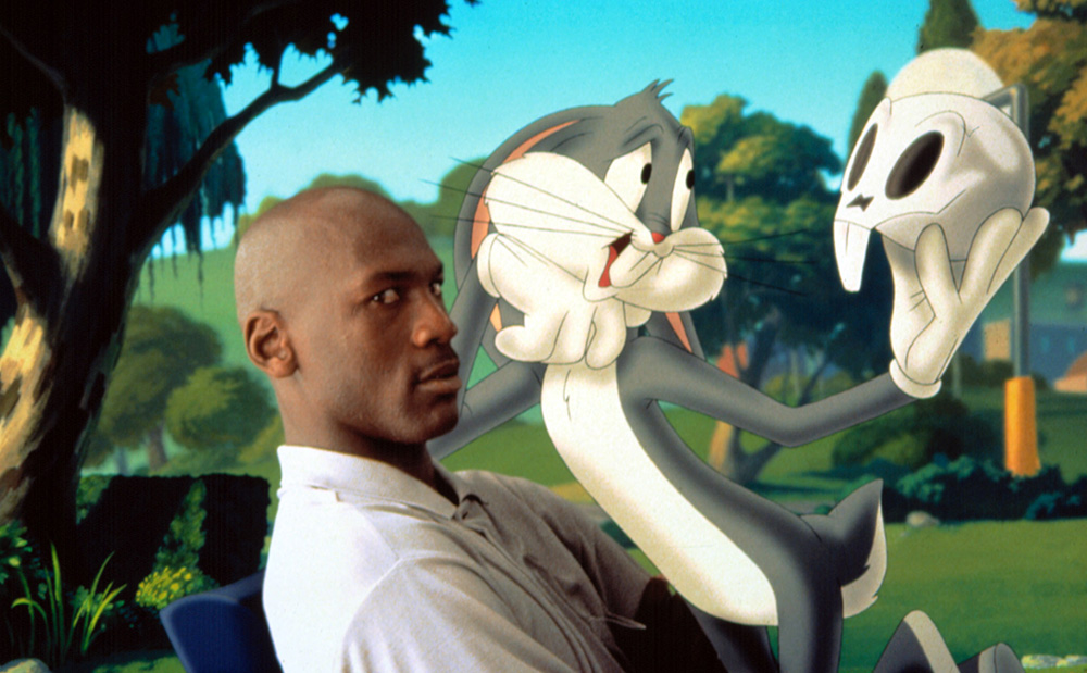 SPACE JAM, Michael Jordan, Bugs Bunny, 1996. (c) Warner Bros./ Courtesy: Everett Collection.